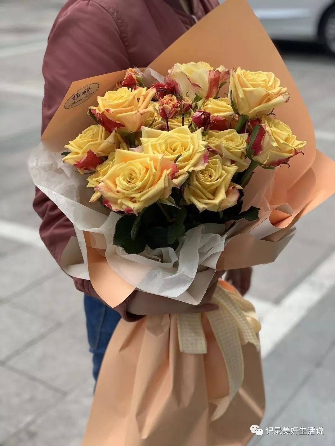 花束包裝紙折疊_包裝紙花束的折法_花束包裝紙折法